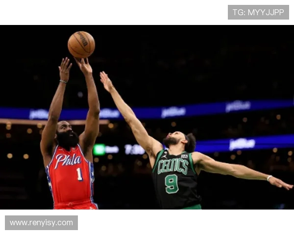 76人力克热火迎来三连胜 哈登全能表现助球队再攀高峰