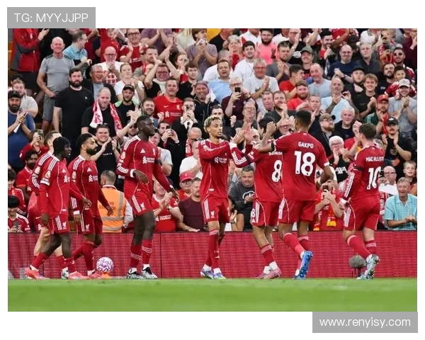 利物浦与巴萨激战回顾球迷热议经典对决与战术较量 利物浦与巴萨激战回顾球迷热议经典对决与战术较量