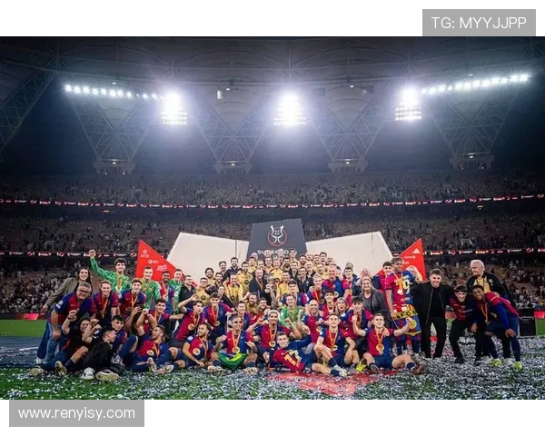 巴萨与尤文激战正酣球迷热议精彩瞬间与战术对决 巴萨与尤文激战正酣球迷热议精彩瞬间与战术对决